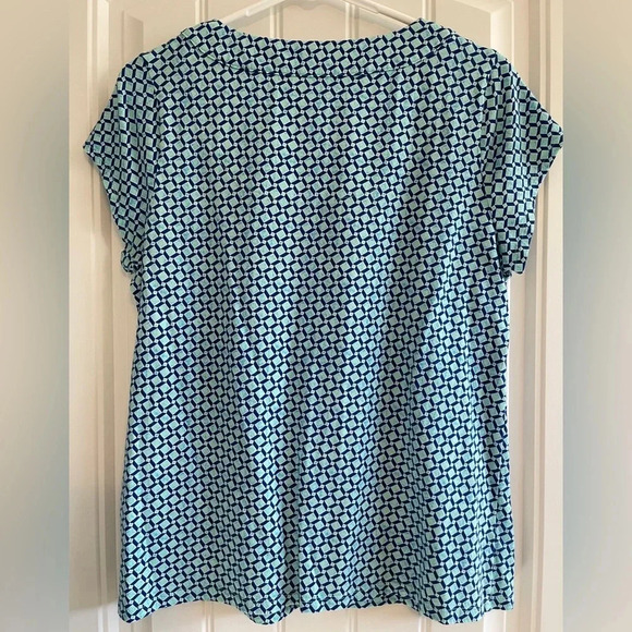 Liz Claiborne Women’s Petite Large Geometric Pattern Short Sleeve Blouse - Picture 2 of 9